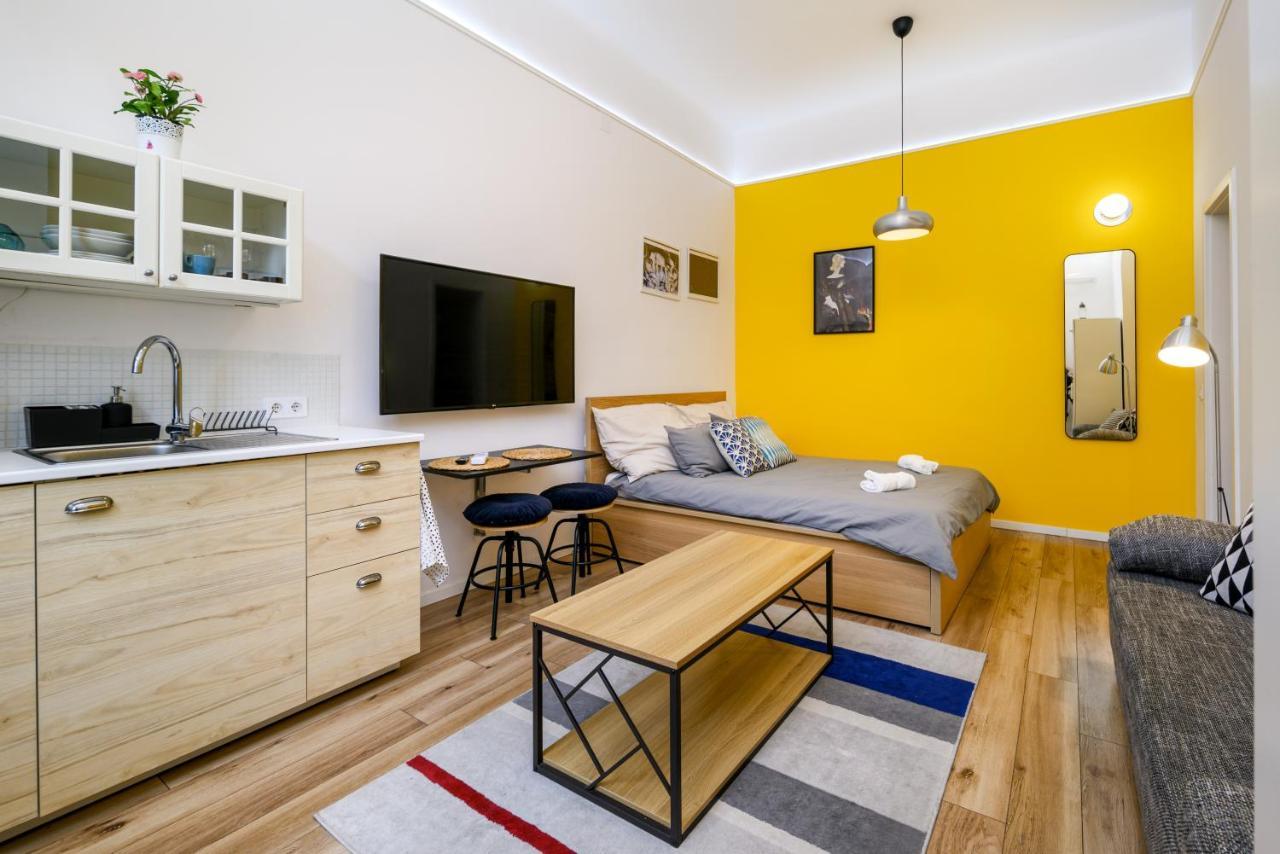 Stylish Yellow Suite In The Heart Of Budapest Exteriör bild