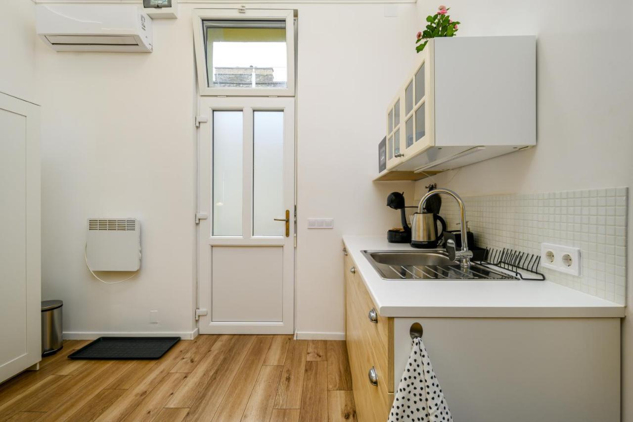 Stylish Yellow Suite In The Heart Of Budapest Exteriör bild
