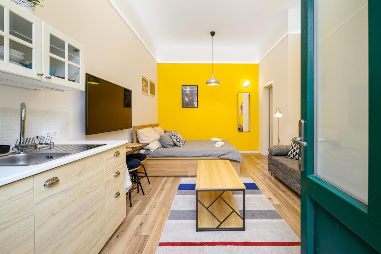 Stylish Yellow Suite In The Heart Of Budapest Exteriör bild
